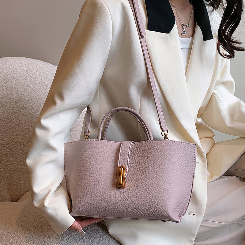 Elegant and spacious tote bag